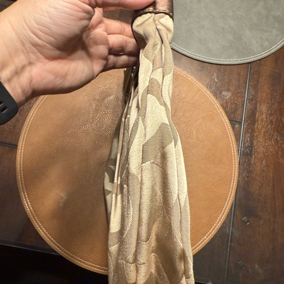 Coach Bag E0968-14058 Gold Copper Color handbag as well as shoulder strap - Picture 4 of 10